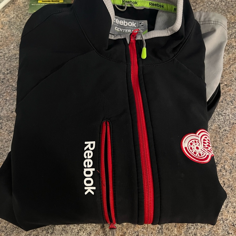 Detroit Red Wings Reebok Jacket.   Large.   Excellent condition.